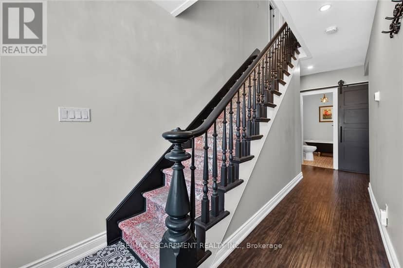 7327 Rainham Road — photo 21 of 40