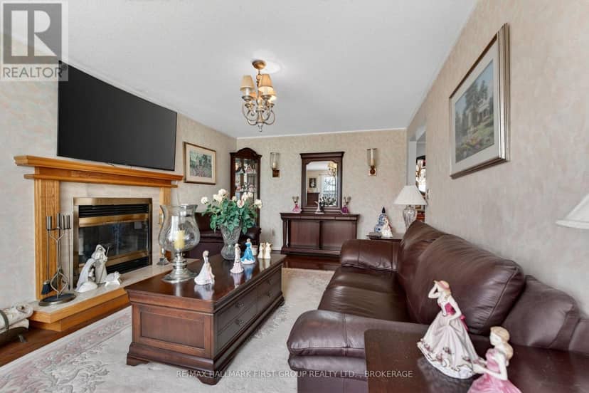 1130 Caitlin Crescent — photo 11 of 32