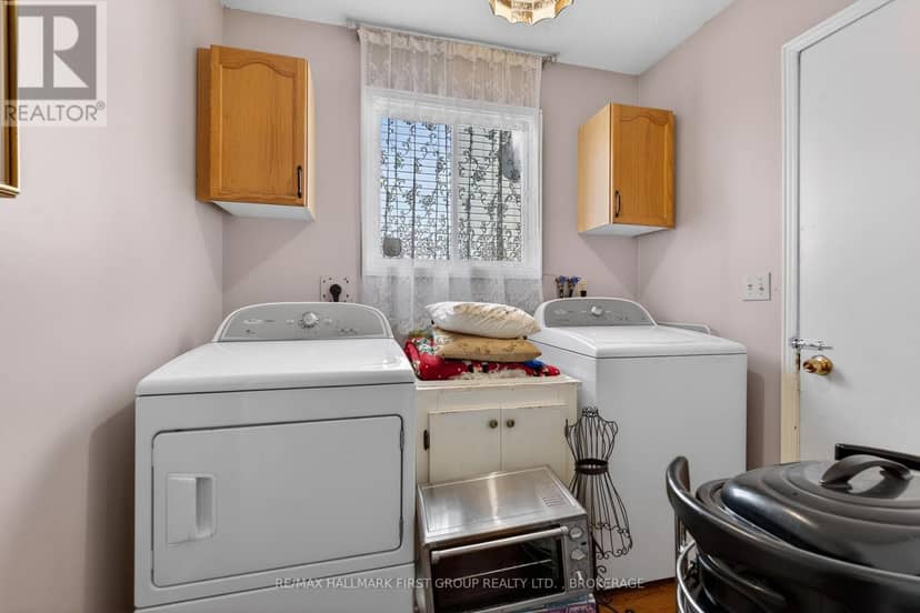 1130 Caitlin Crescent — photo 14 of 32