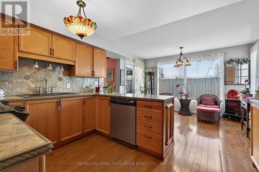 1130 Caitlin Crescent — photo 15 of 32