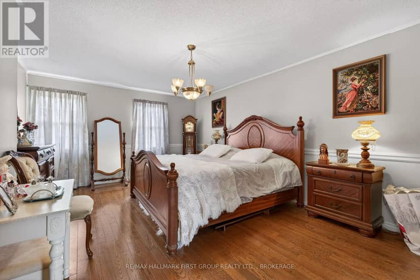 1130 Caitlin Crescent — photo 16 of 32