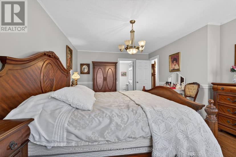 1130 Caitlin Crescent — photo 18 of 32