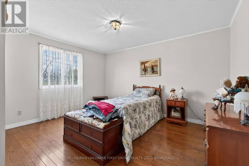 1130 Caitlin Crescent — photo 21 of 32