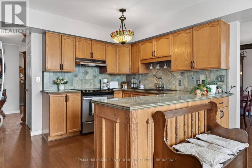 1130 Caitlin Crescent — photo 9 of 32