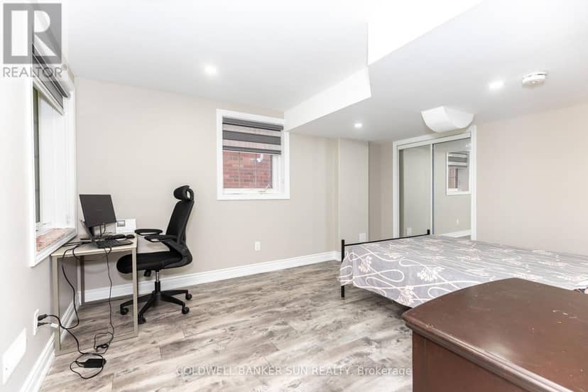 48 Hanbury Crescent — photo 39 of 40
