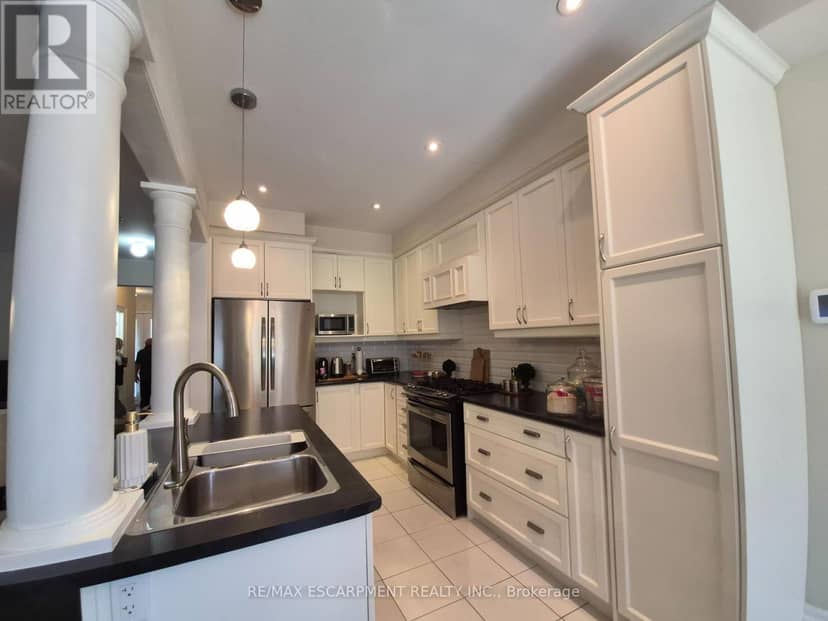 610 Sweetwater Crescent — photo 8 of 31