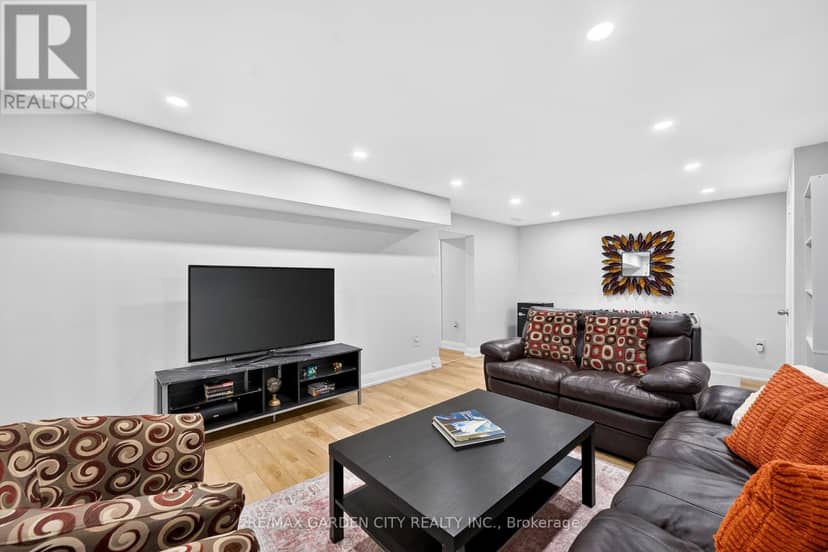 15 Cheval Drive — photo 39 of 40