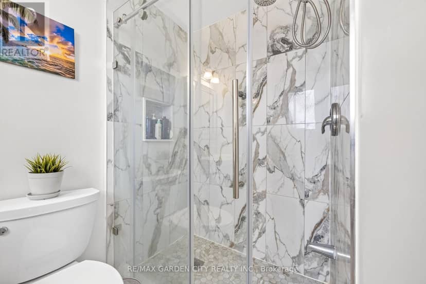 15 Cheval Drive — photo 32 of 40