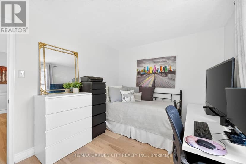 15 Cheval Drive — photo 36 of 40