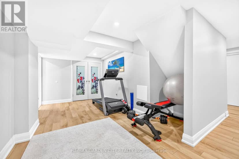 15 Cheval Drive — photo 40 of 40