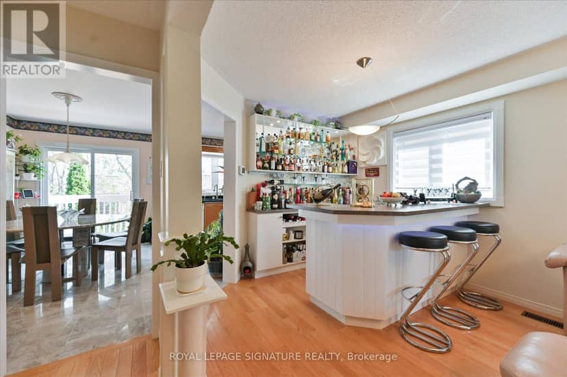 5481 Palmerston Crescent — photo 11 of 40