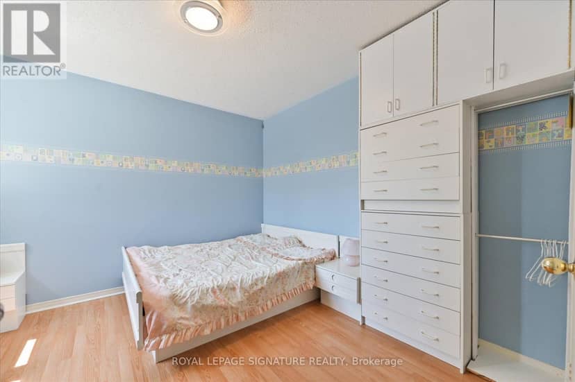 5481 Palmerston Crescent — photo 31 of 40