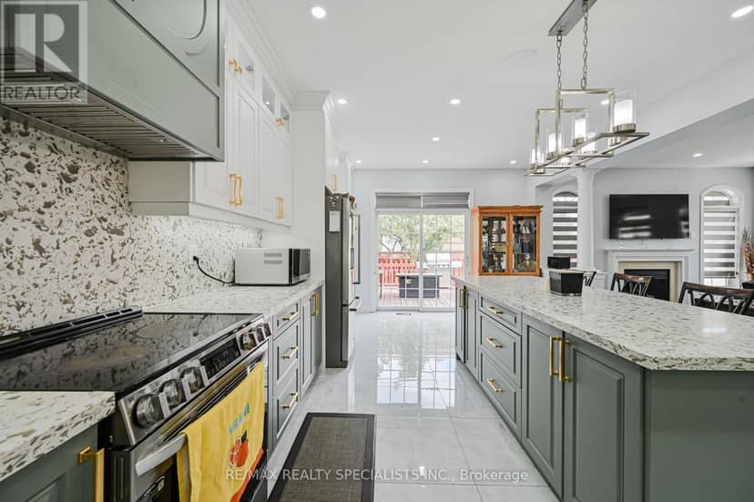72 Village Lake Crescent — photo 17 of 40