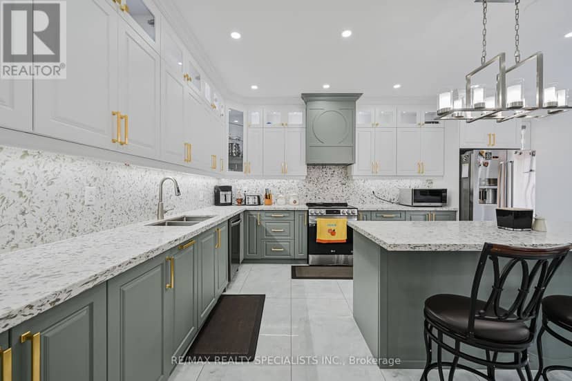 72 Village Lake Crescent — photo 18 of 40