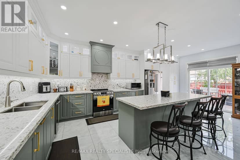 72 Village Lake Crescent — photo 19 of 40