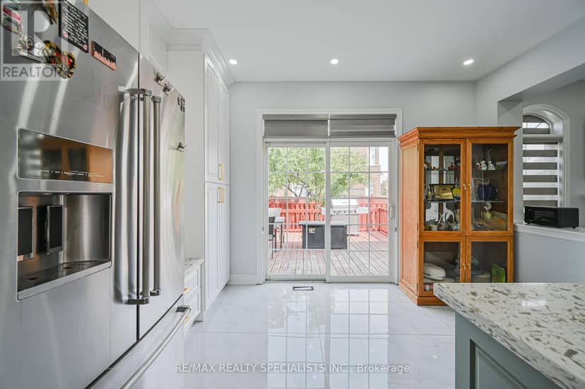 72 Village Lake Crescent — photo 21 of 40
