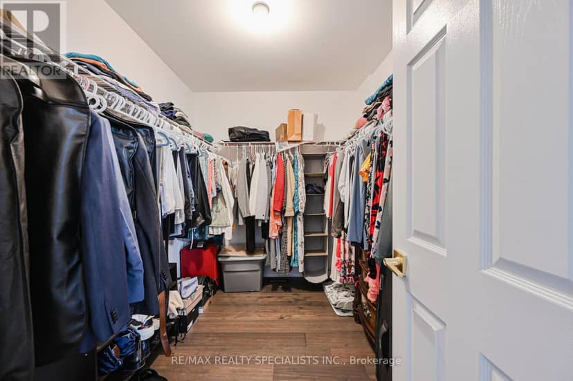 72 Village Lake Crescent — photo 32 of 40