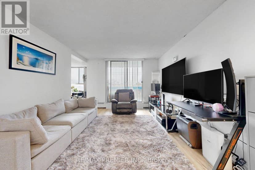428 - 4645 Jane Street — photo 5 of 25