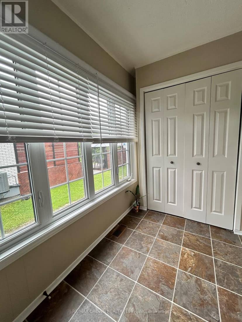 26 Frontenac Crescent — photo 12 of 34