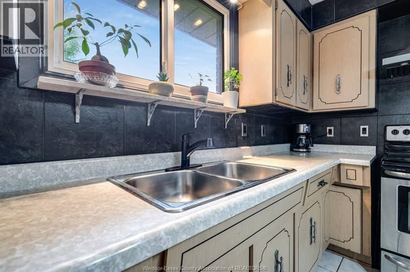 166 Kael CRESCENT — photo 13 of 40