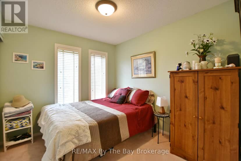 17 Acorn Crescent — photo 23 of 37