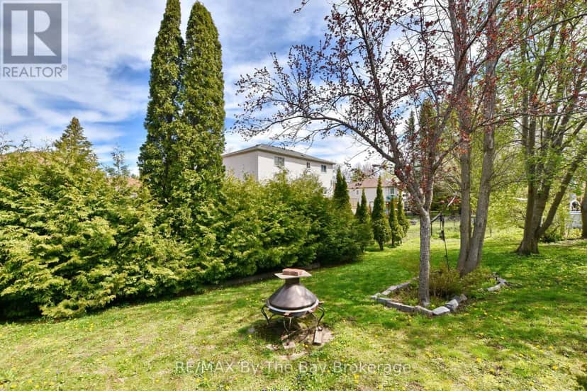 17 Acorn Crescent — photo 11 of 37