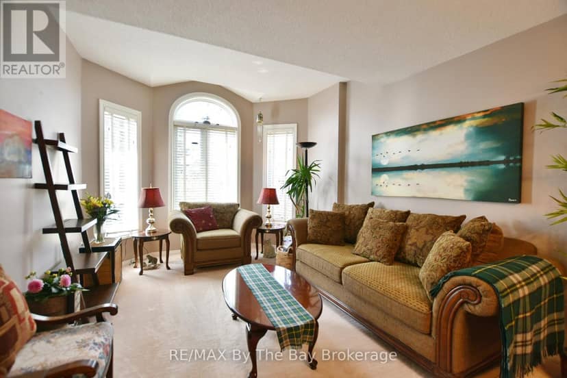17 Acorn Crescent — photo 16 of 37