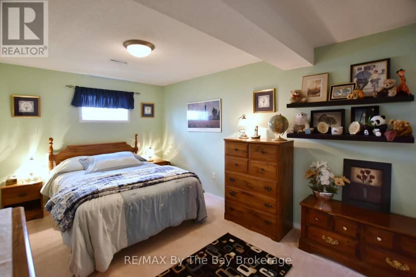 17 Acorn Crescent — photo 32 of 37