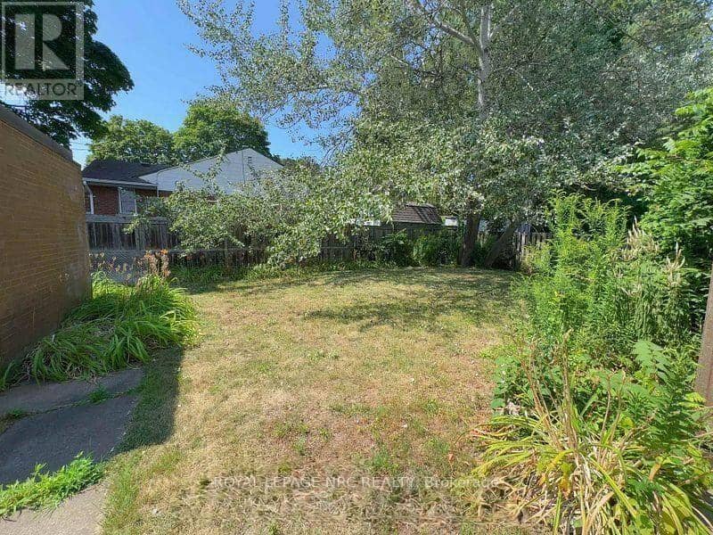 4213/4207 4213/4207 Drummond Road — photo 12 of 14