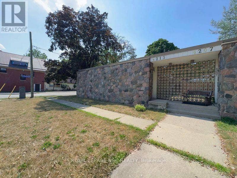 4213/4207 4213/4207 Drummond Road — photo 3 of 14
