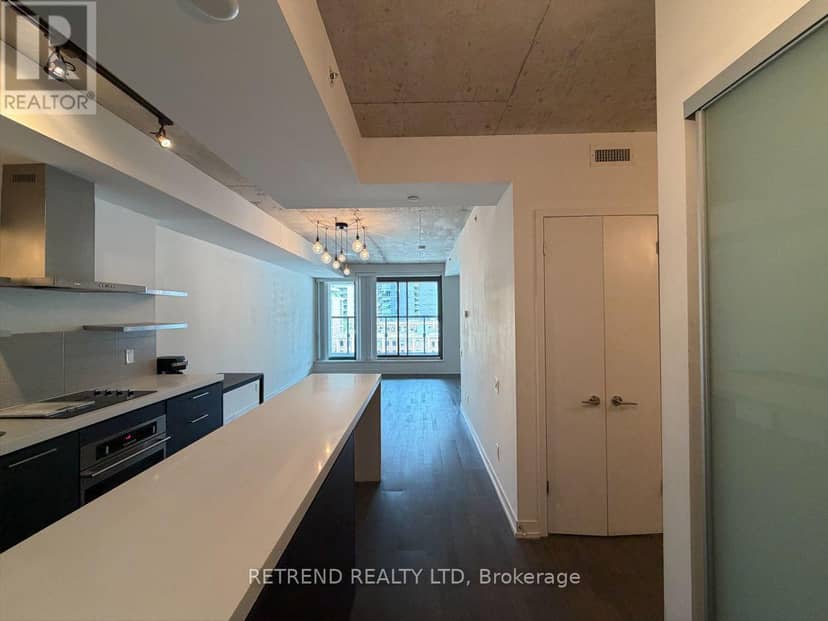 610 - 560 King Street W — photo 2 of 15
