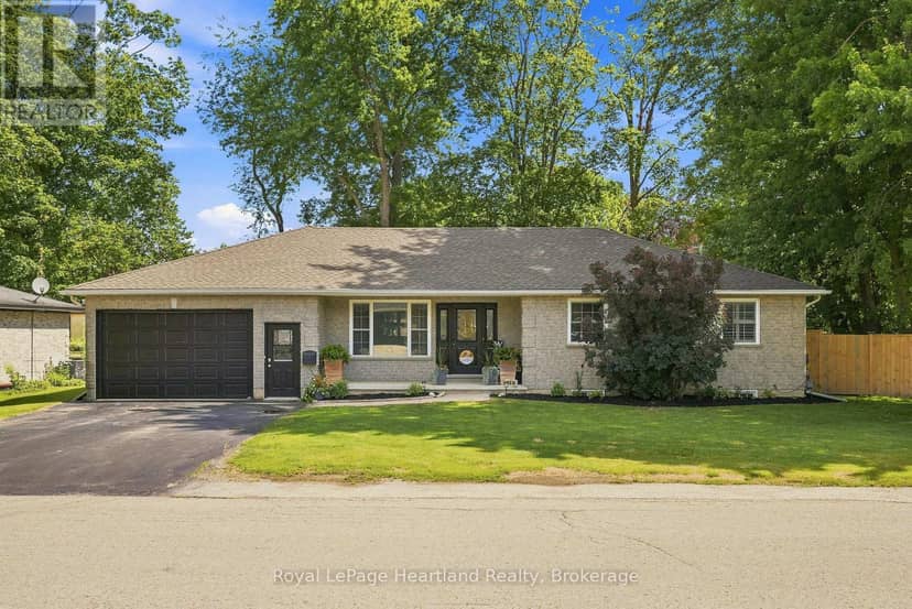 140 John Street N — photo 1 of 40