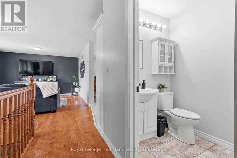 140 John Street N — photo 16 of 40