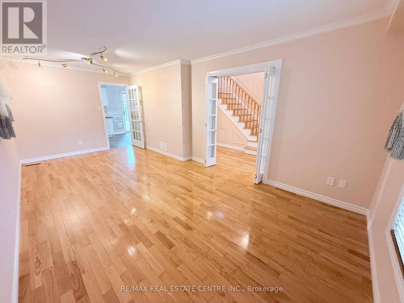 7264 Seabreeze Drive — photo 12 of 40