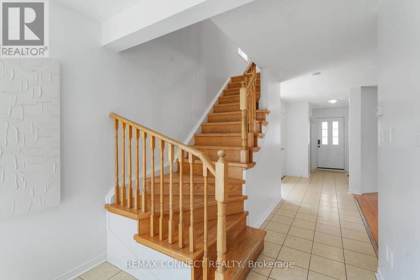1831 Dalhousie Crescent — photo 11 of 33