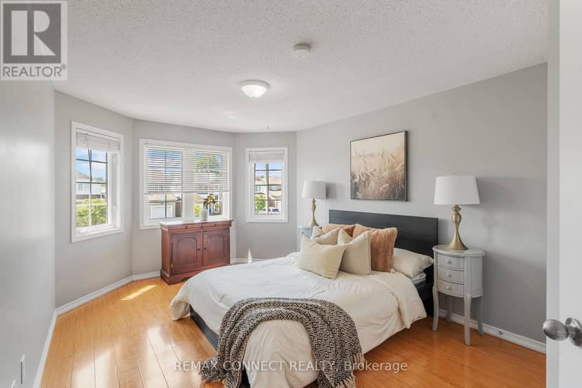 1831 Dalhousie Crescent — photo 16 of 33