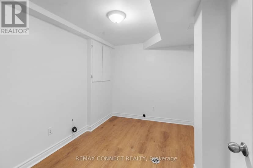 1831 Dalhousie Crescent — photo 26 of 33