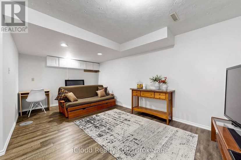 16 - 1 Royalwood Court — photo 38 of 40