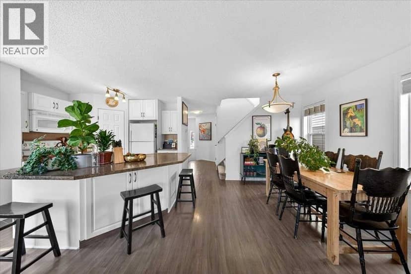 194 Everoak Gardens SW — photo 11 of 40