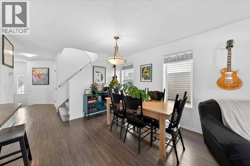 194 Everoak Gardens SW — photo 12 of 40