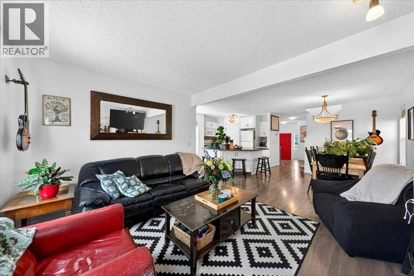 194 Everoak Gardens SW — photo 18 of 40