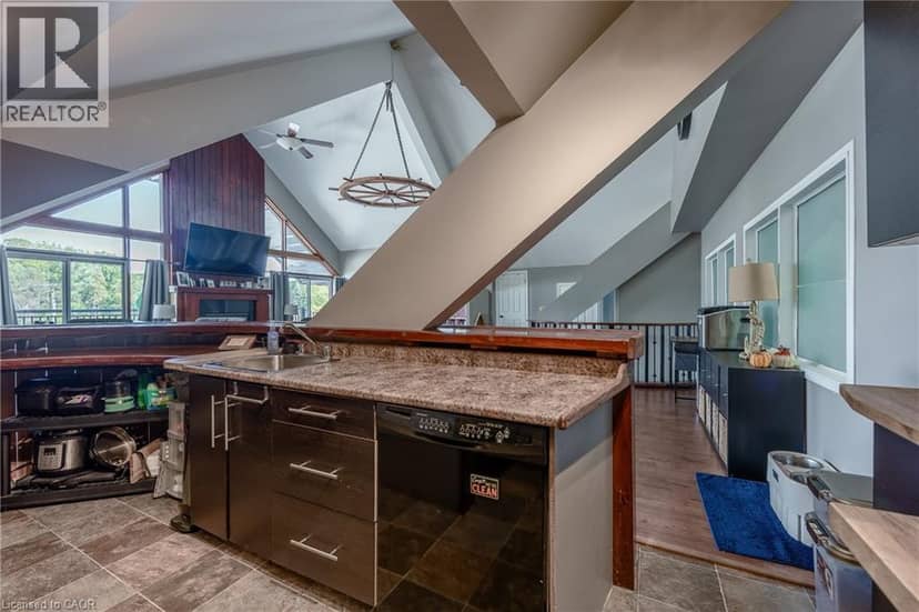 15 JAYLIN Crescent — photo 16 of 40
