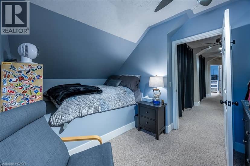 15 JAYLIN Crescent — photo 19 of 40