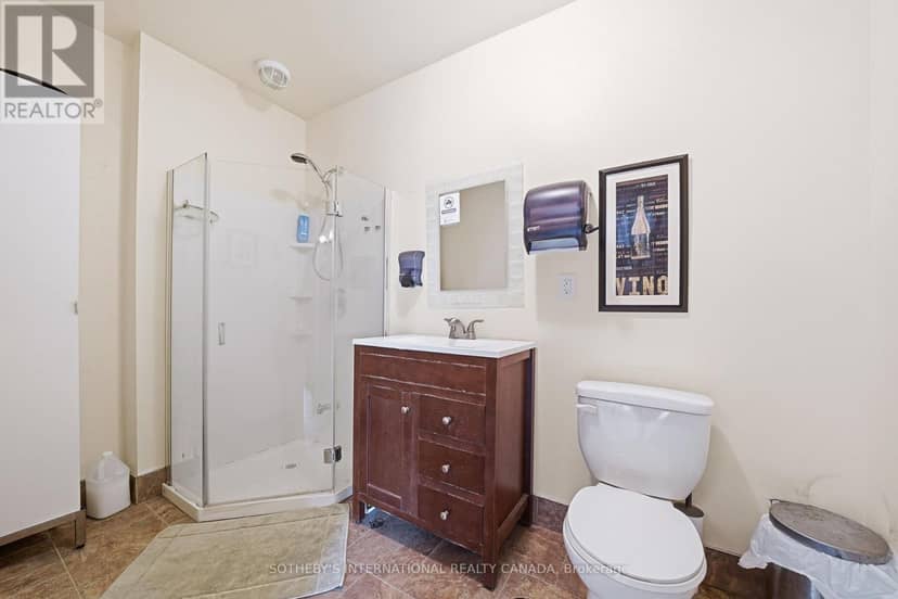 562 Danforth Road E — photo 8 of 19