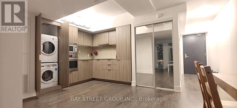 614 - 955 Bay Street — photo 10 of 14