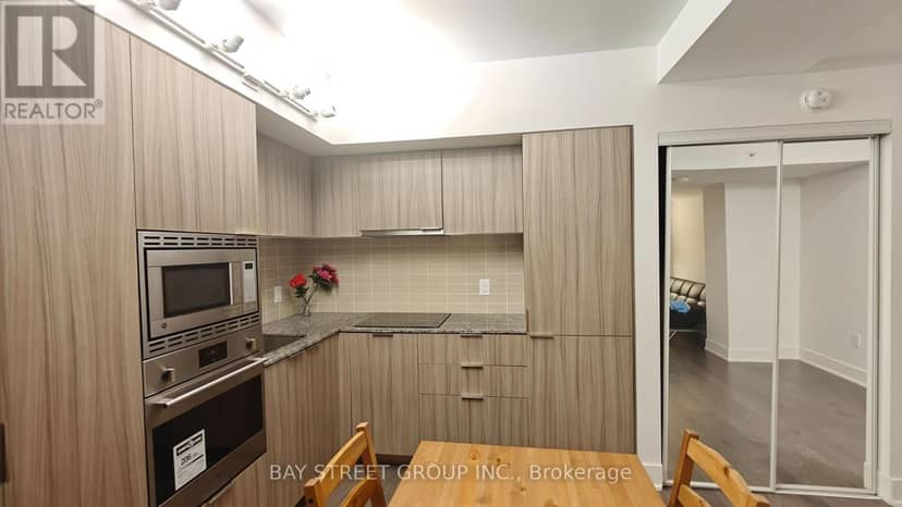 614 - 955 Bay Street — photo 5 of 14