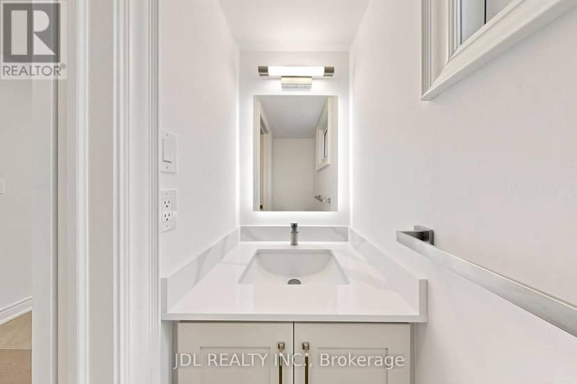 129 Appleby Crescent — photo 15 of 40