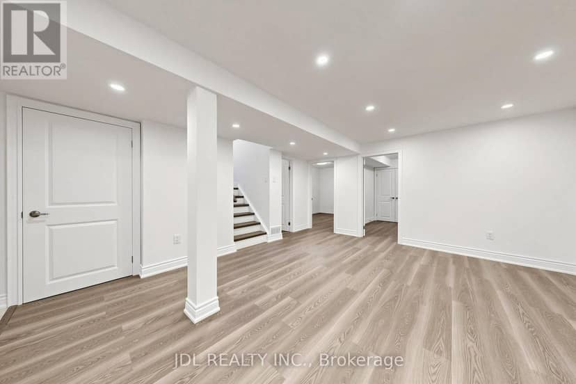 129 Appleby Crescent — photo 34 of 40