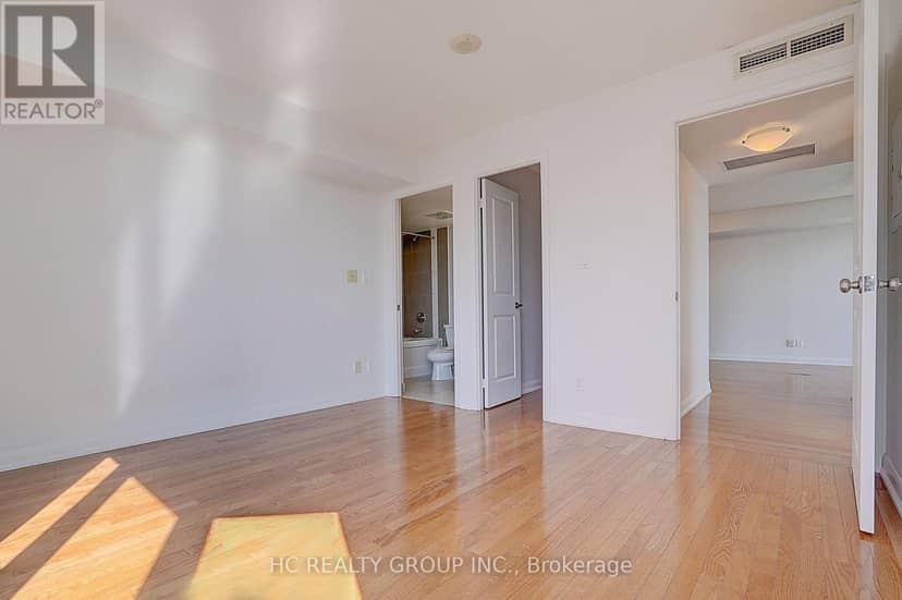 1909 - 5791 Yonge Street — photo 32 of 40
