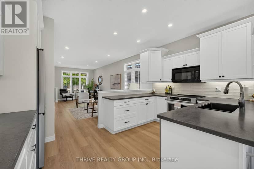43 Mapleridge Crescent — photo 8 of 40